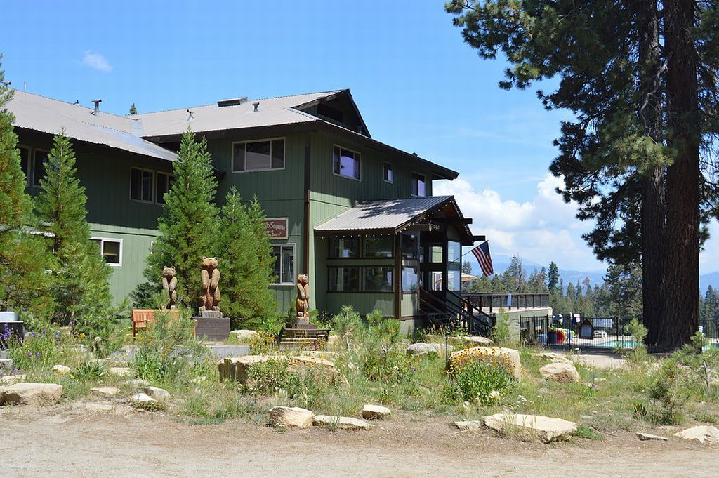 Montecito Sequoia Lodge