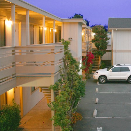 Monterey Fireside Lodge