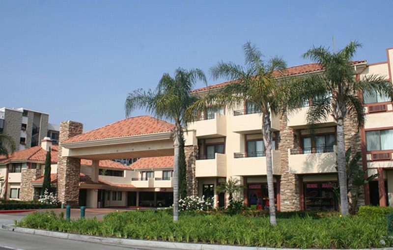 Tropicana Inn & Suites