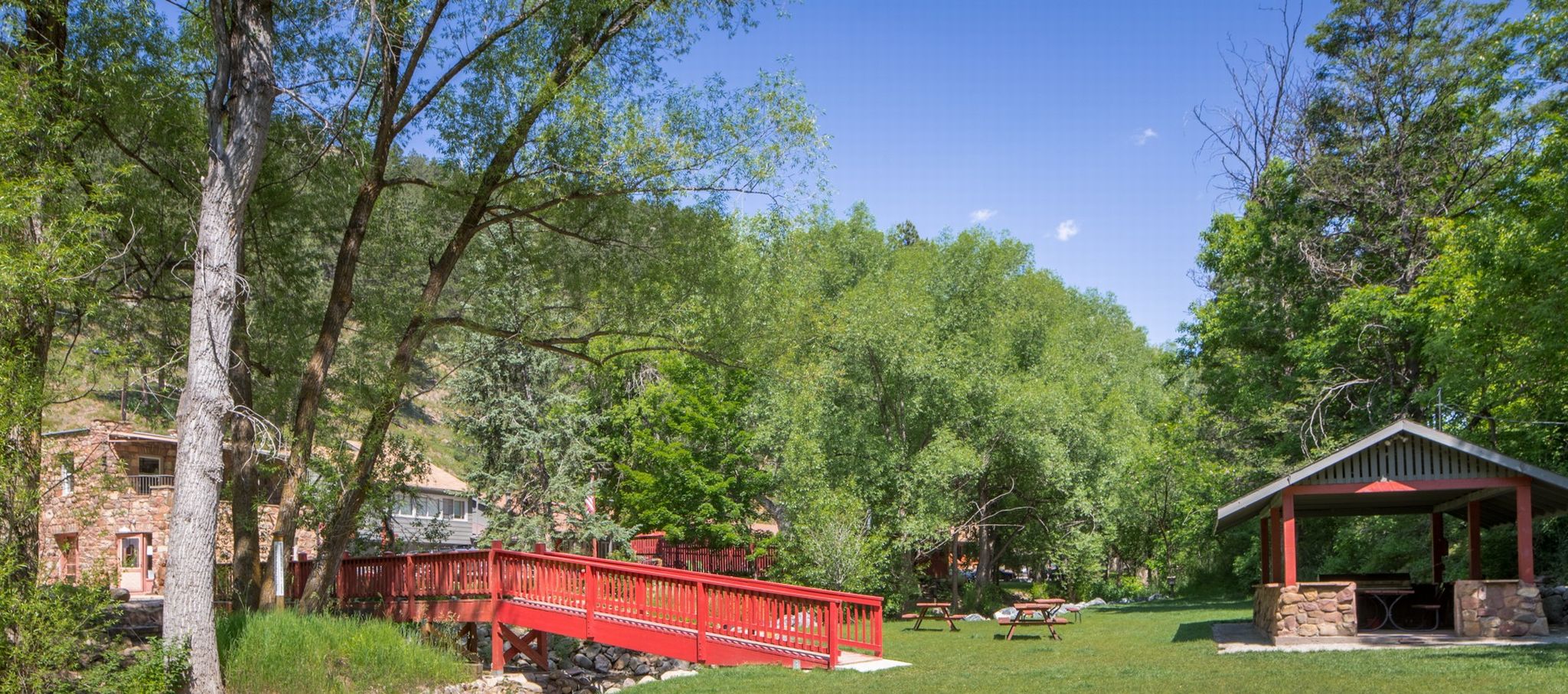 Boulder Adventure Lodge (A-Lodge)