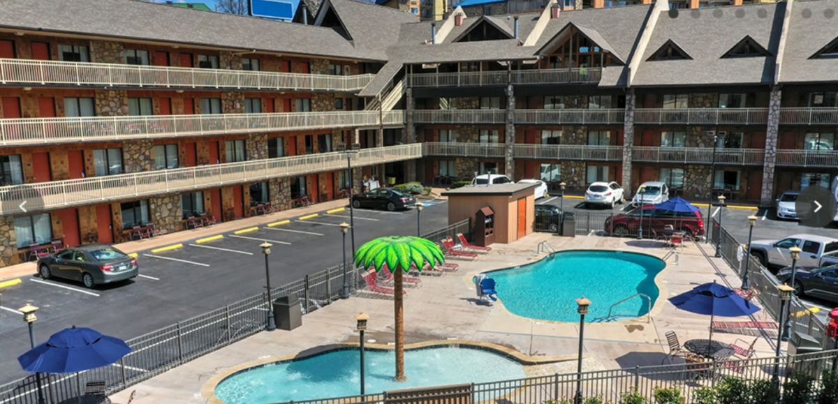 Crossroads Inn & Suites