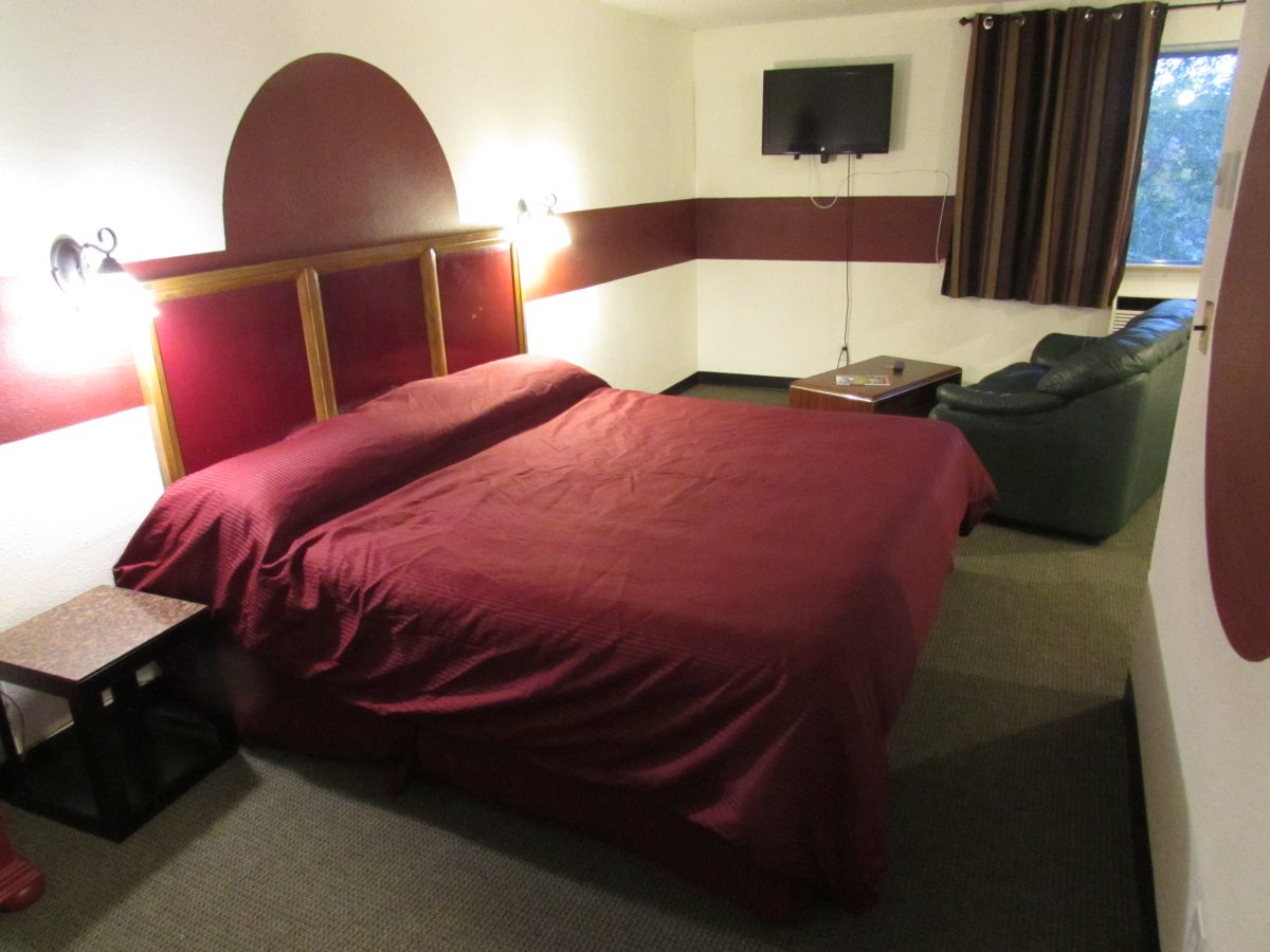 Kennewick Suites