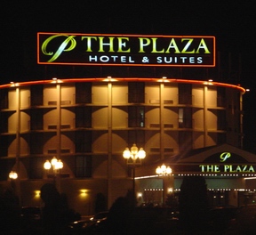 Plaza Hotel & Suites
