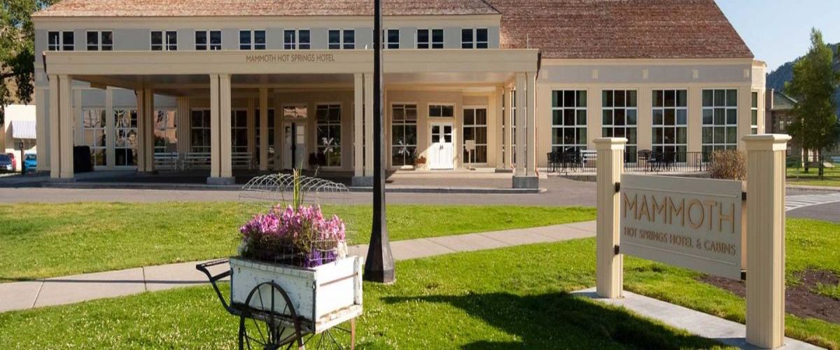 Mammoth Hot Springs Hotel