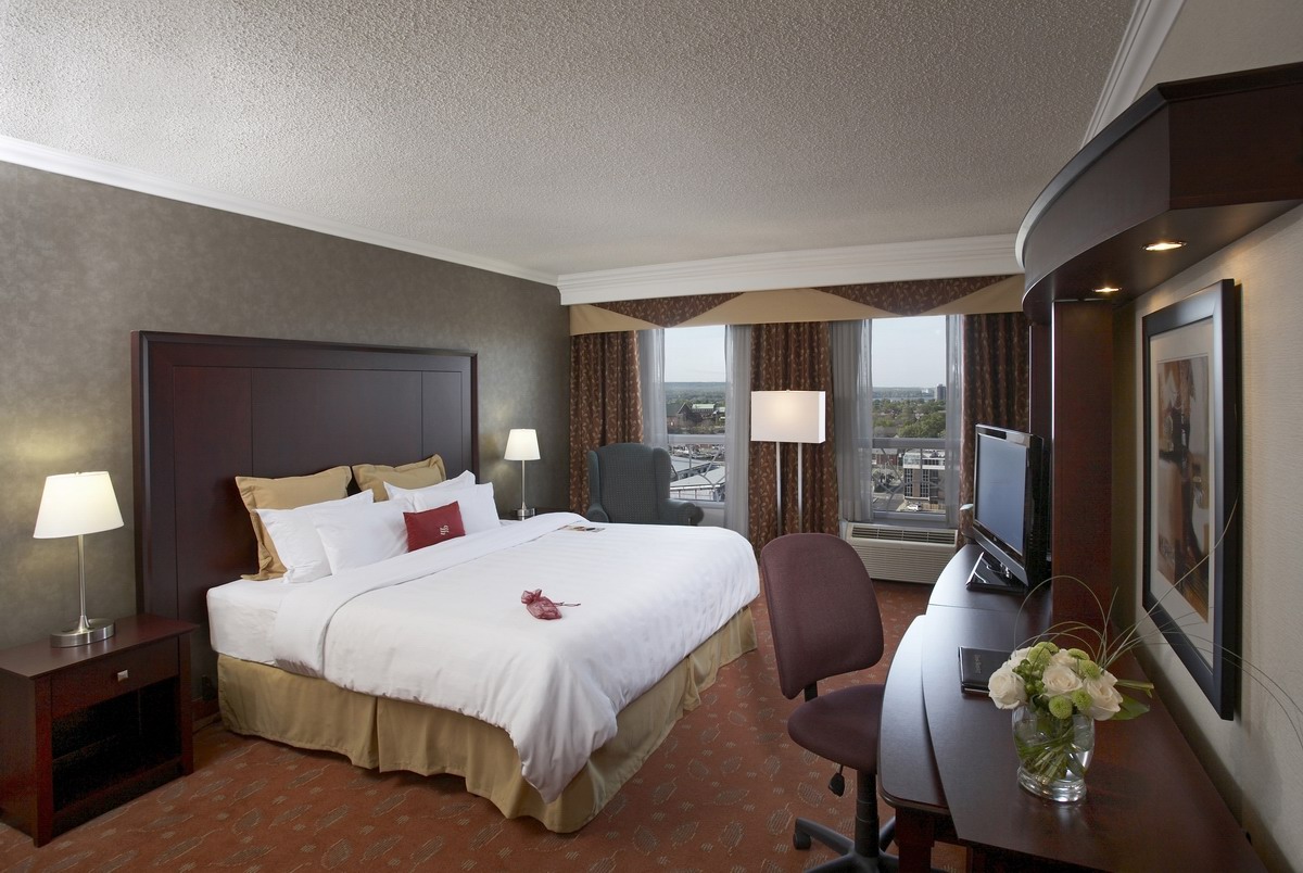 Hamilton Plaza Hotel & Conference Center