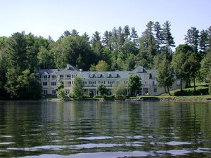 Ripplecove Lakefront Hotel & Spa