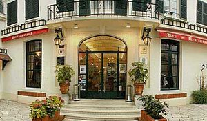 Hotel de Paris et la Poste