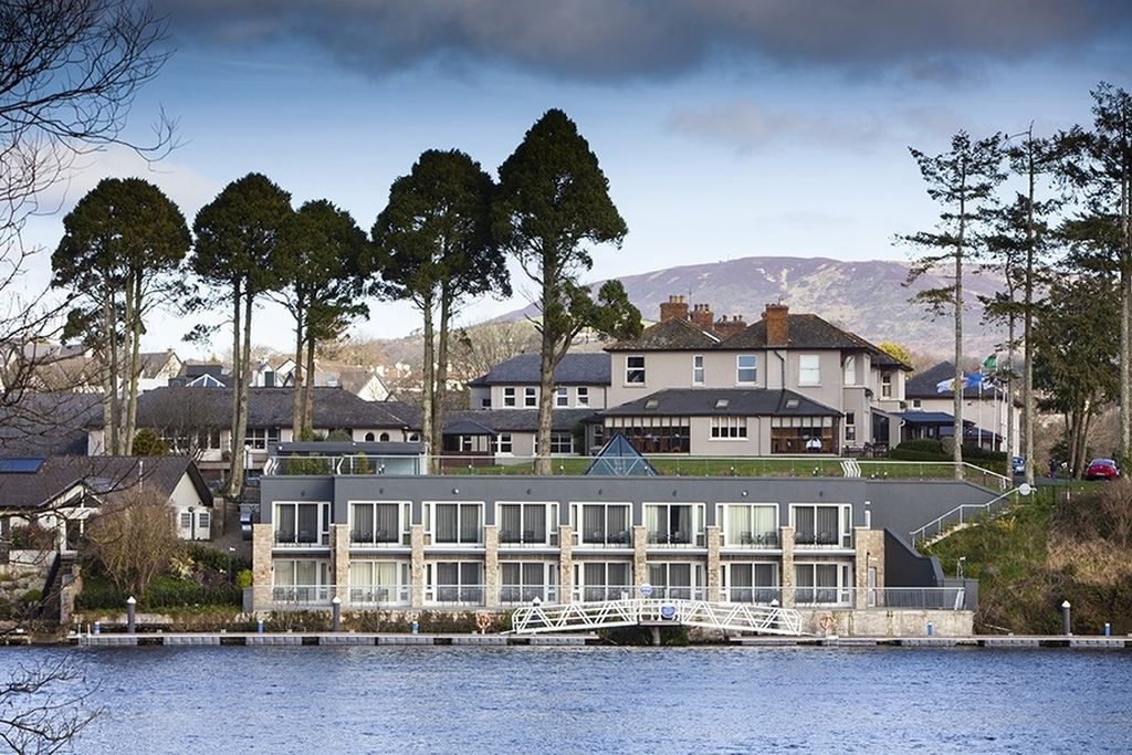 Lakeside Hotel