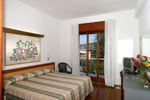 Caravel Hotel