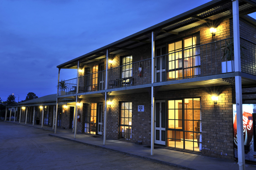Statesman Motor Inn