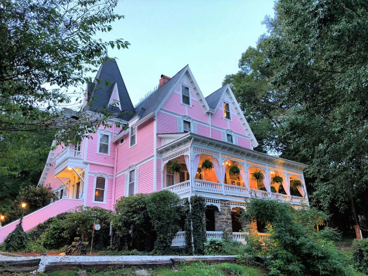 Cedar Crest Inn