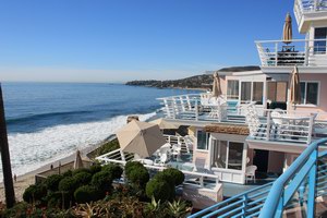 Laguna Surf Lodge by SCP