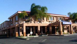 Howard Johnson Inn and Suites Reseda