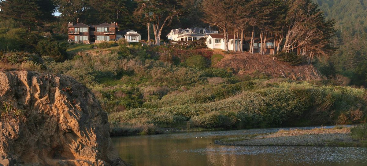 Elk Cove Inn