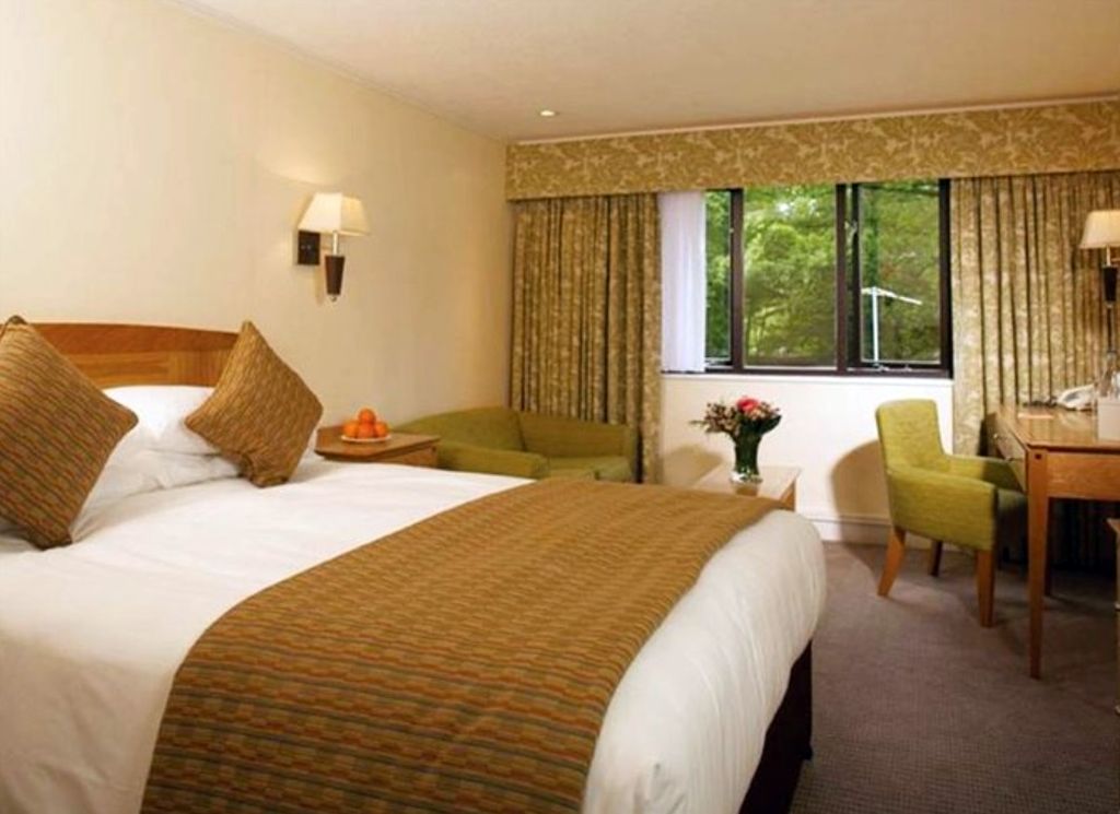 Redwood Hotel & Country Club