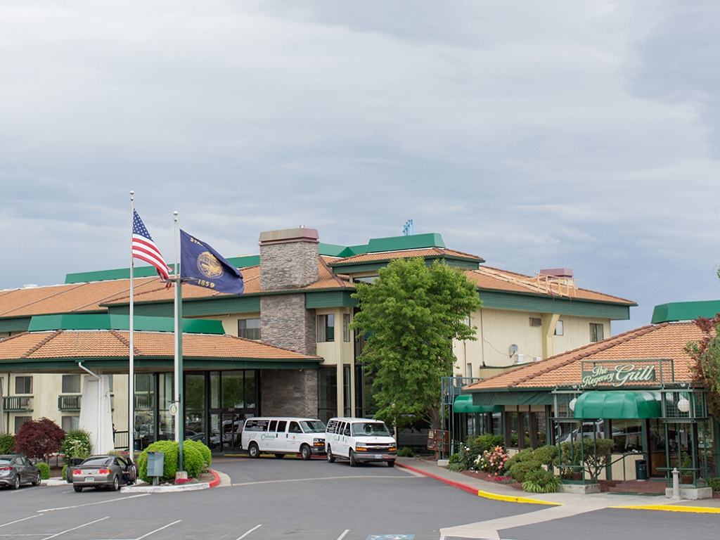 Rogue Regency Inn