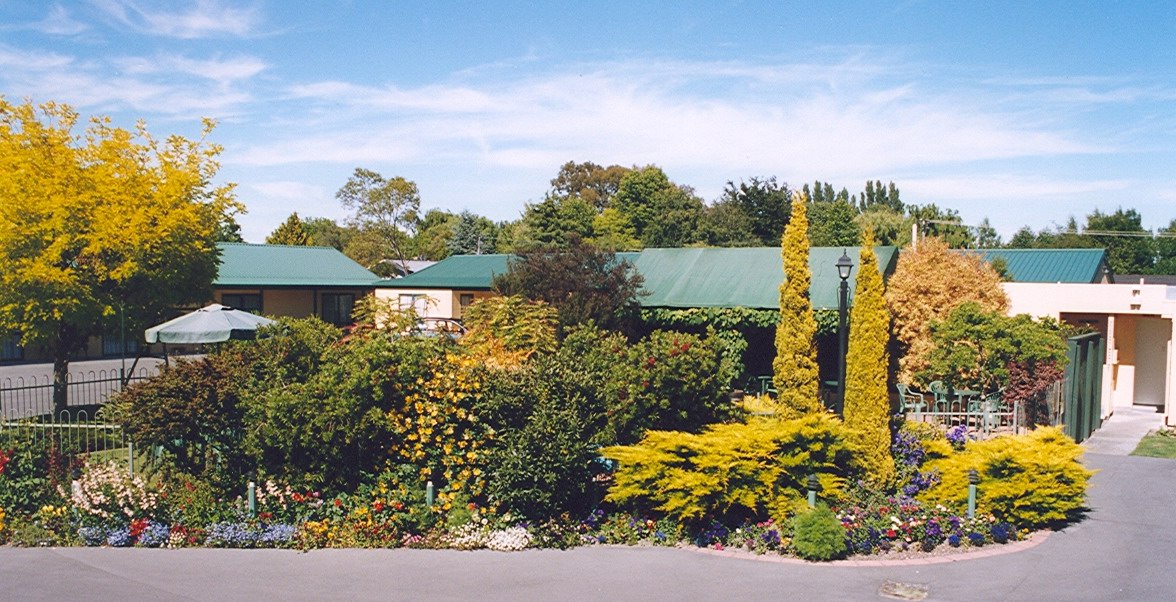 Commodore Court Motel
