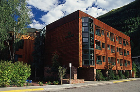 The Ice House Lodge & Condominiums