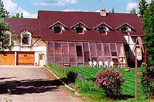7 Gables Inn & Suites