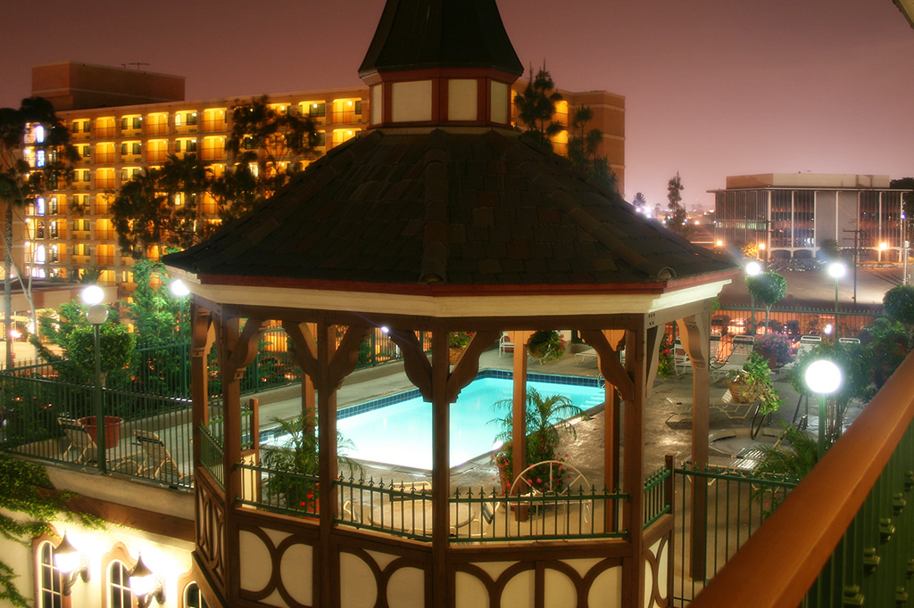 Anaheim Camelot Inn & Suites