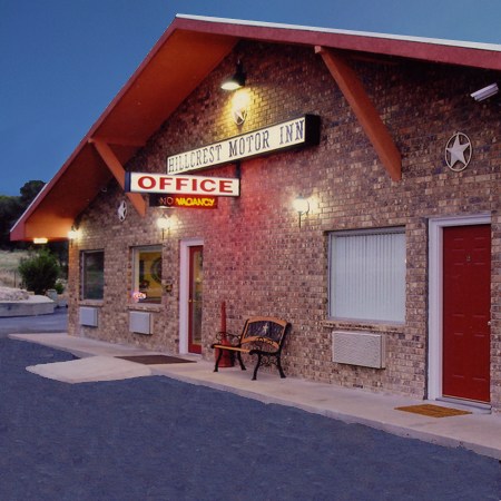 Hillcrest Inn & Suites