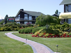 Cedarwood Inn & Suites