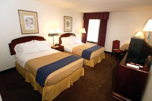 Red Roof Inn & Suites Newport News