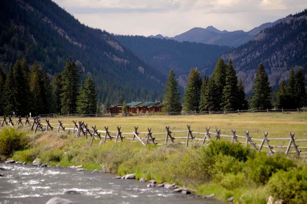 320 Guest Ranch