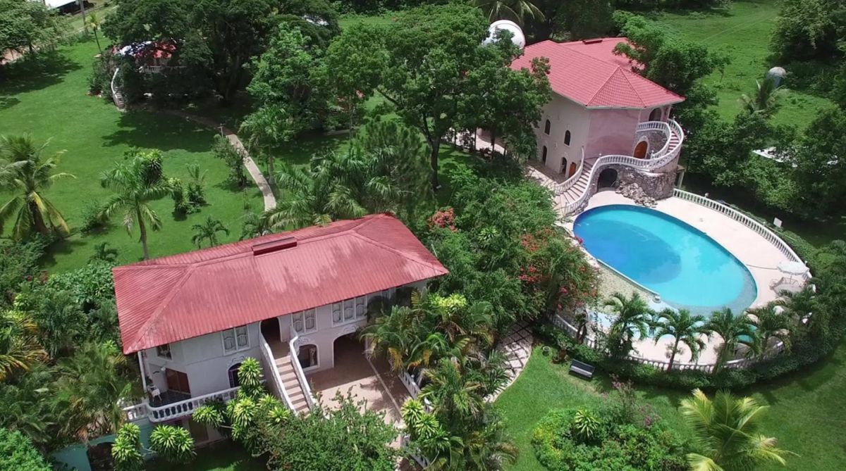Banana Bank Lodge