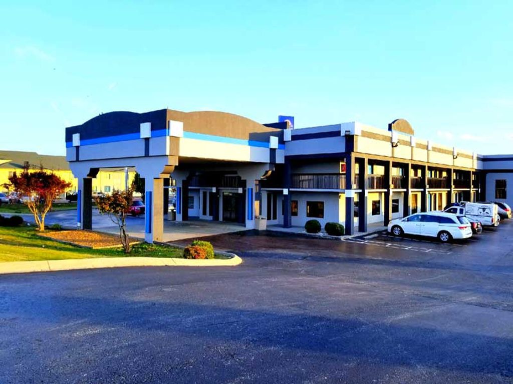 Gateway Inn & Suites Clarksville