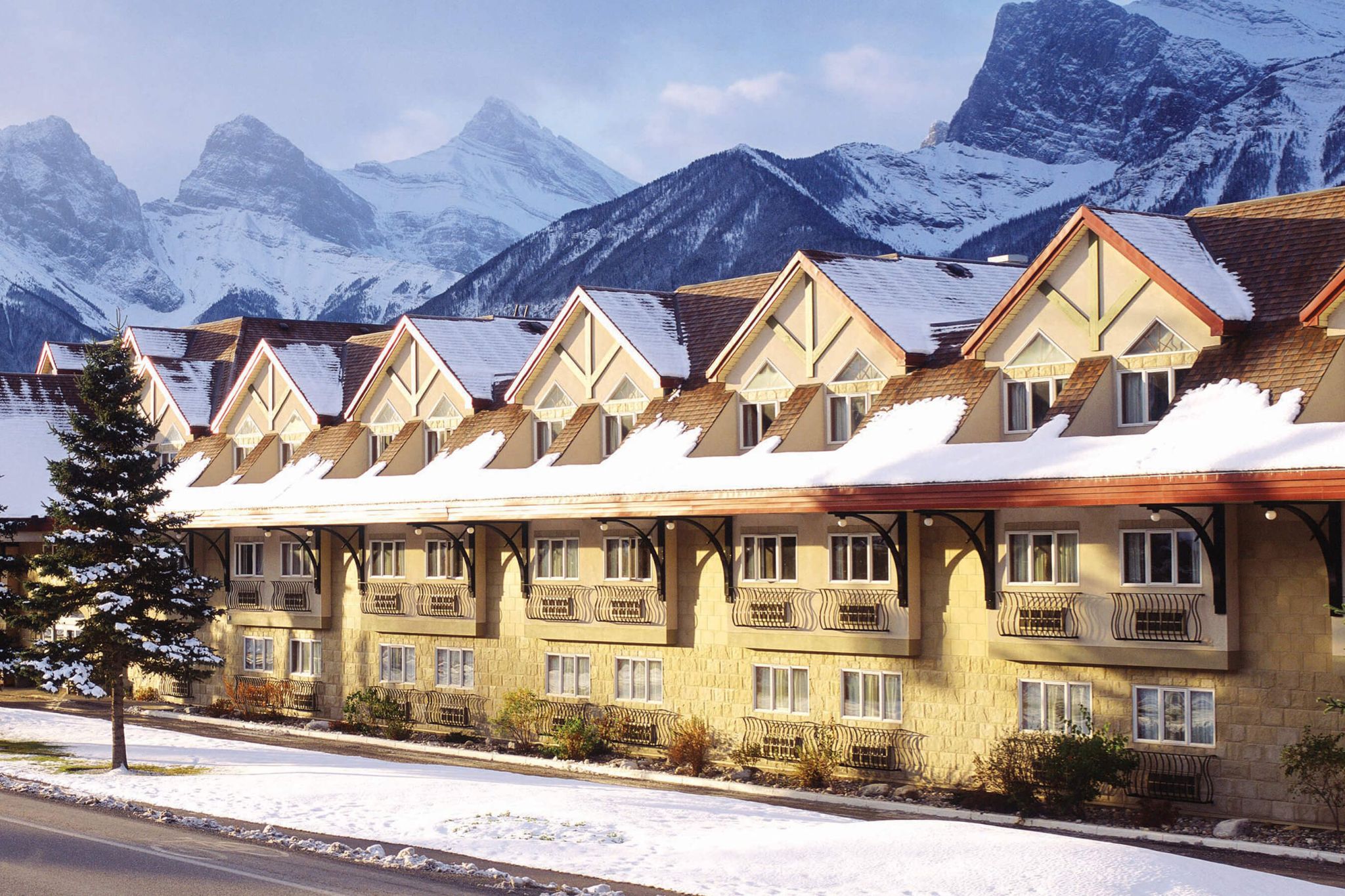Canmore Inn & Suites