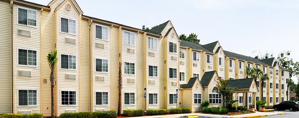 Hometown Inn & Suites