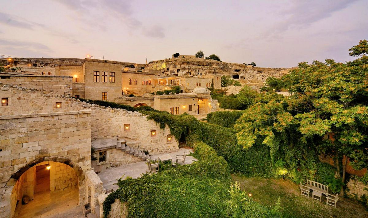 Esbelli Evi