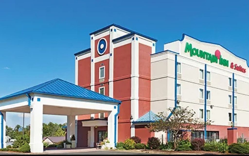 Mountain Inn & Suites