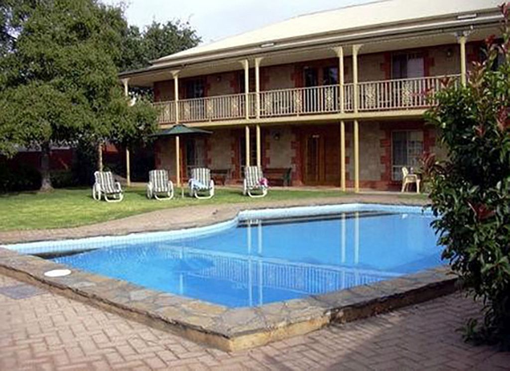Clare Central Motel
