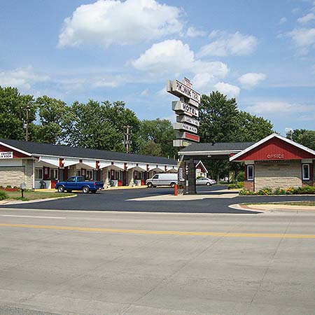 Pinconning Trail Inn Motel