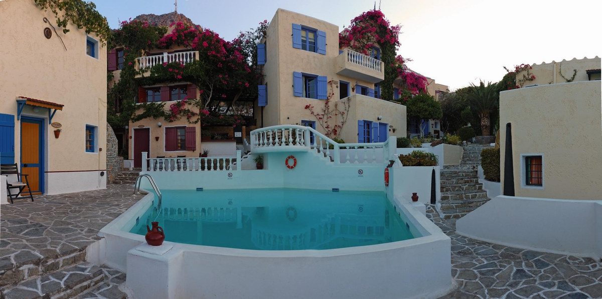Korifi Suites & Apartments