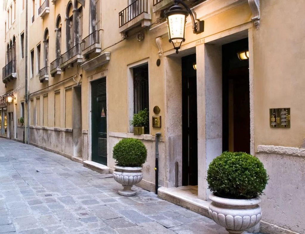 Torre Dell'Orologio Suites