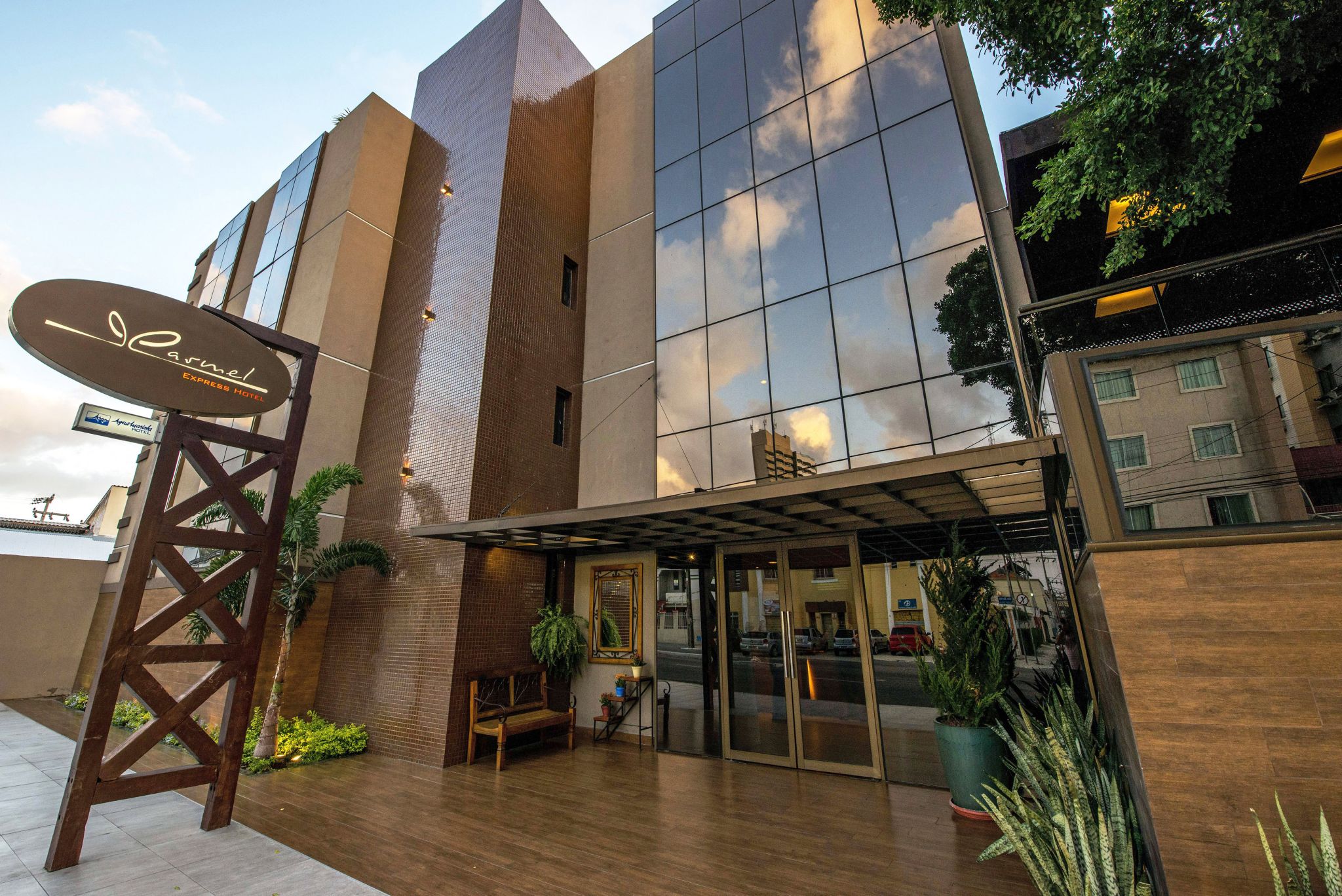 Carmel Express Hotel