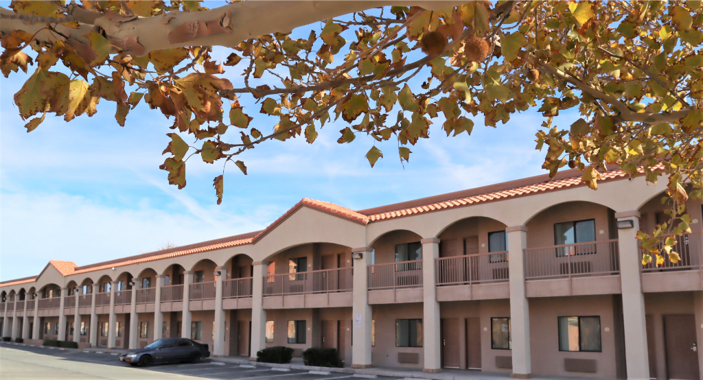 Starlight Inn & Suites