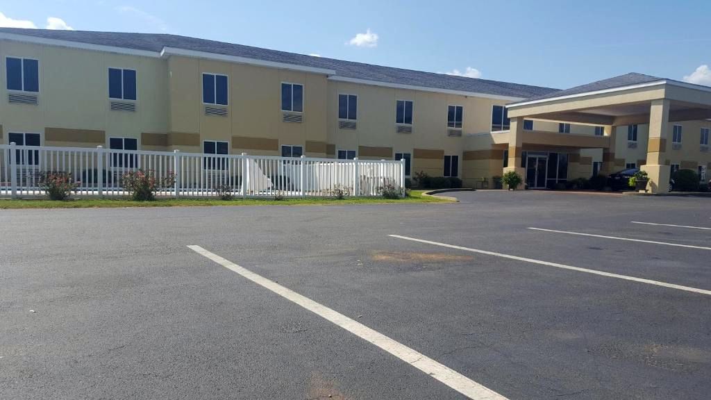 The Rutledge Inn & Suites