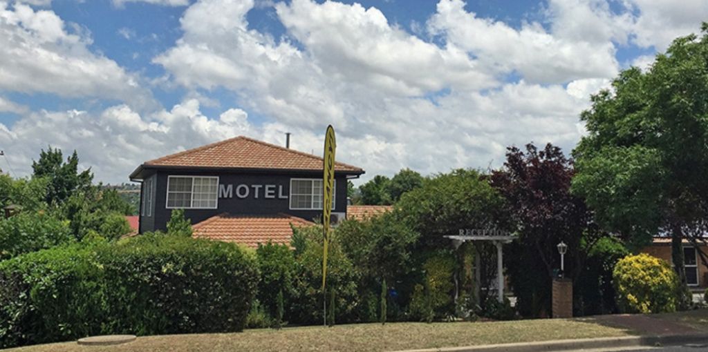 White Lanterns Motel