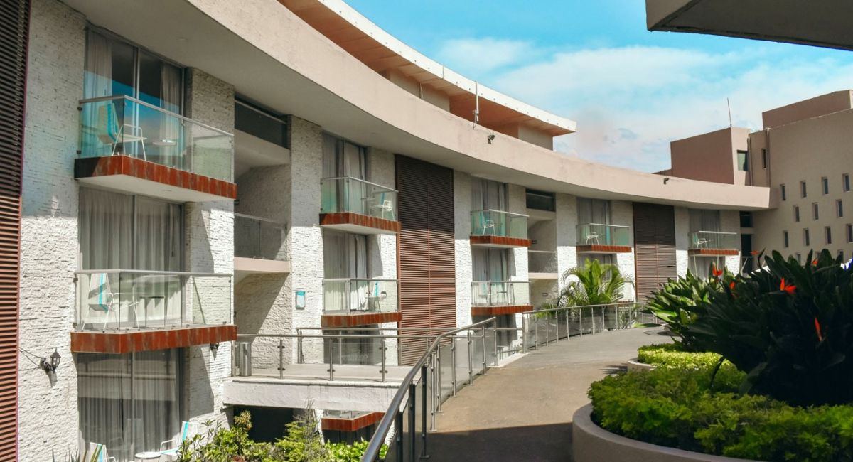 Country Hotel & Suites