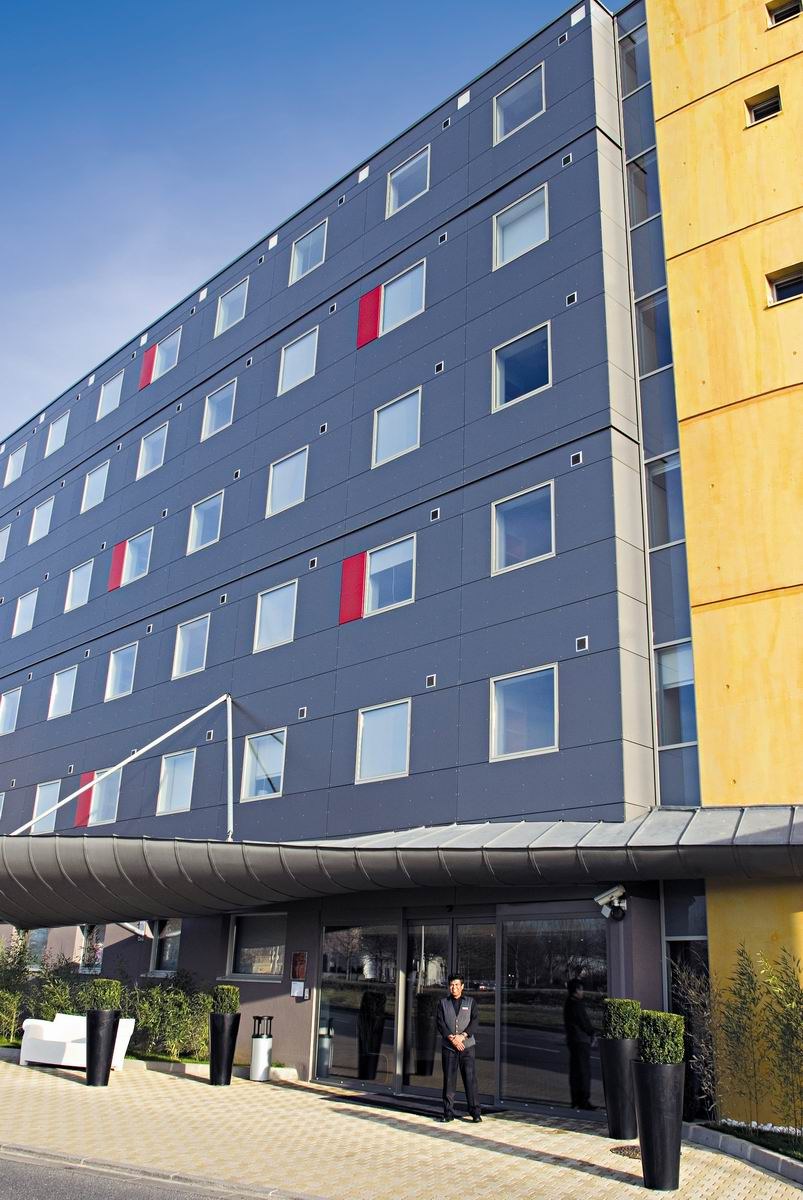 Standing Hotel Suites by Actisource