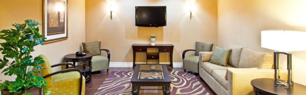 Holiday Inn Express Hotel & Suites North