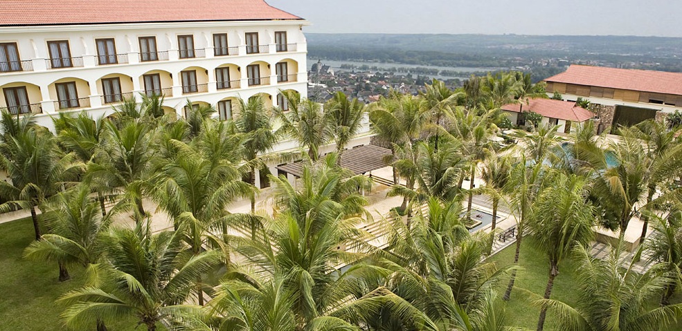 Lotus Blanc Resort