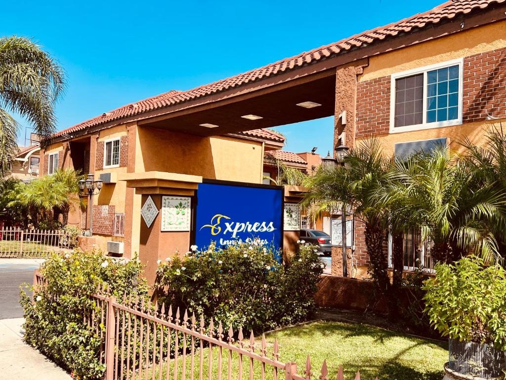 Express Inn & Suites Ontario