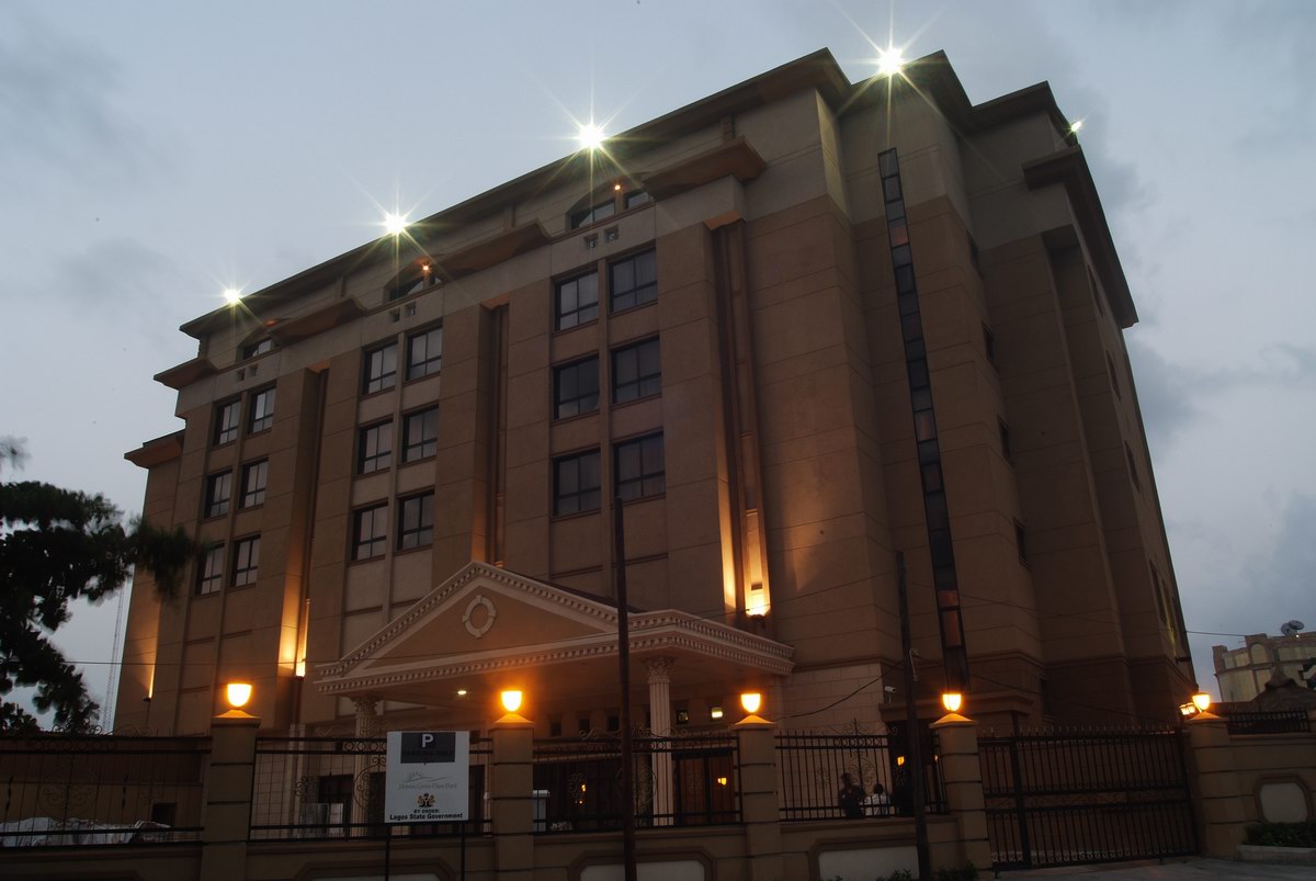 Victoria Crown Plaza