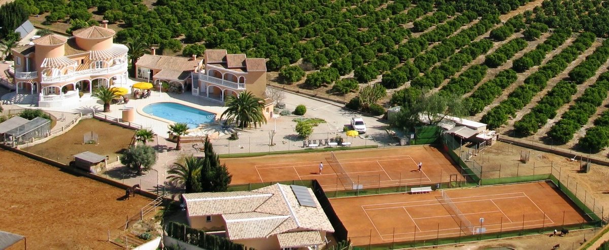 Los Caballos Hotel
