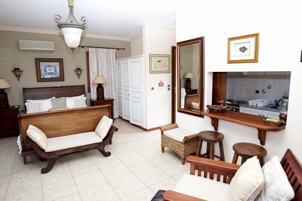 Faros Suites